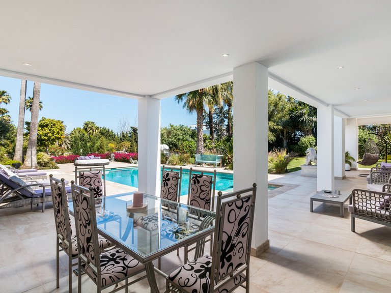 Villa for Sale in El Paraiso, Malaga 3