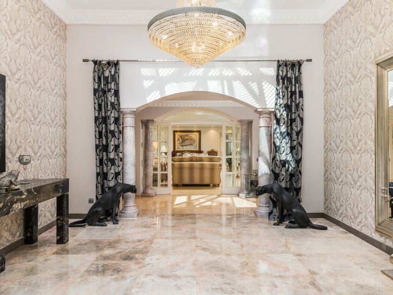 Villa for Sale in El Paraiso, Malaga 5