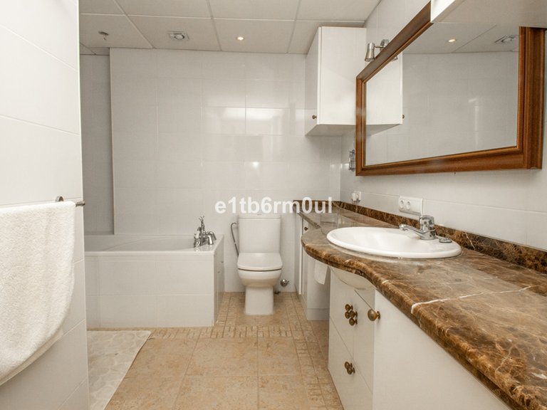 Apartment for Sale in The Golden Mile, Malaga 10