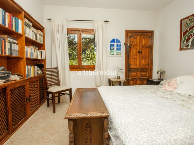 Apartment for Sale in The Golden Mile, Malaga 12