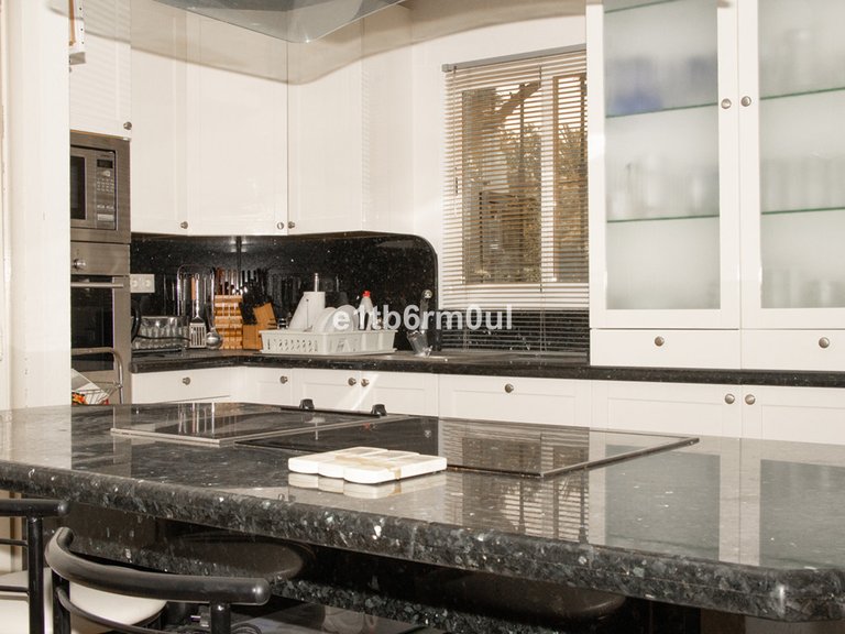 Apartment for Sale in The Golden Mile, Malaga 17
