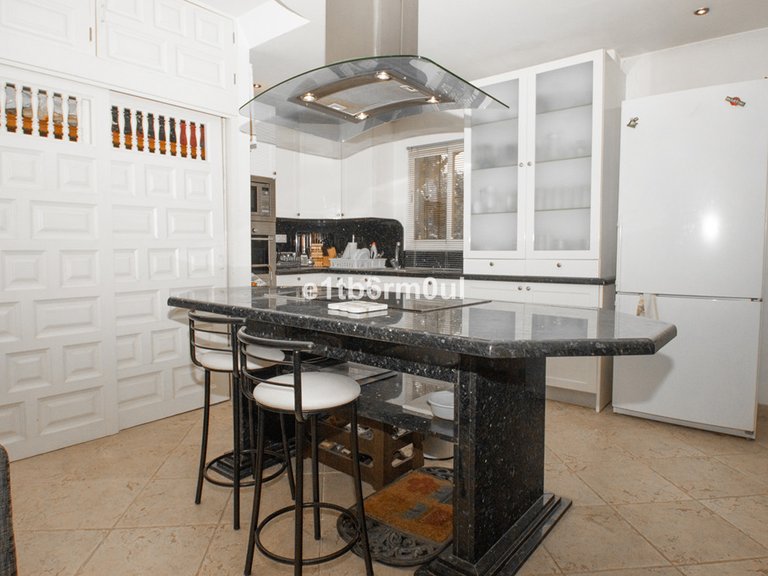Apartment for Sale in The Golden Mile, Malaga 18