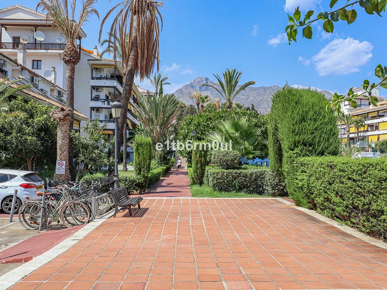 Apartment for Sale in The Golden Mile, Malaga 2