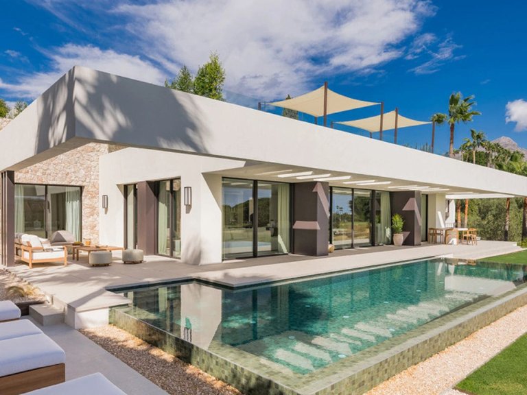 Villa for Sale in Nueva Andalucía, Malaga 1