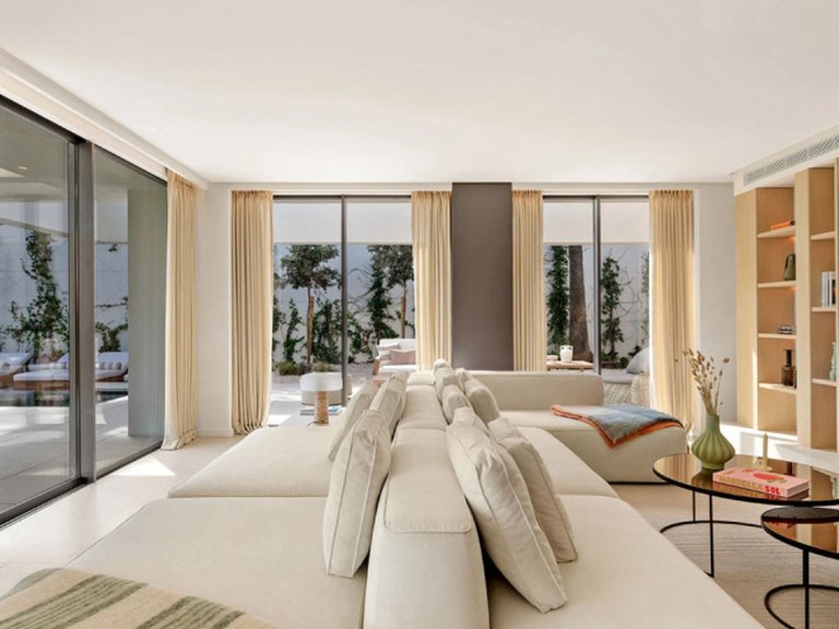 Villa for Sale in Nueva Andalucía, Malaga 10