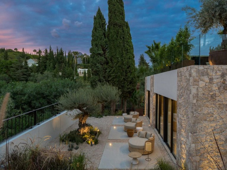 Villa for Sale in Nueva Andalucía, Malaga 11