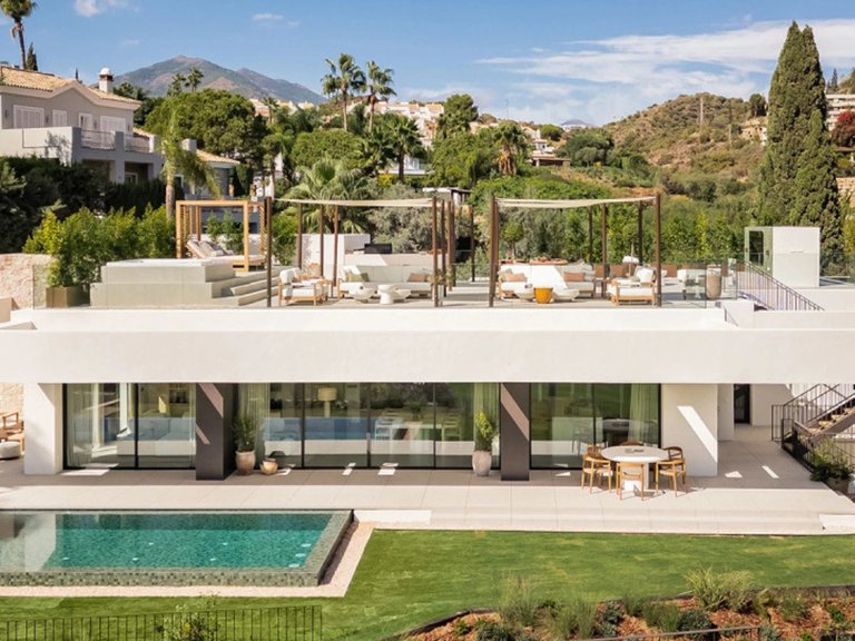 Villa for Sale in Nueva Andalucía, Malaga 18