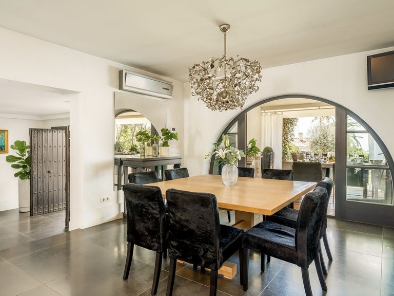 Villa for Sale in El Paraiso, Malaga 10