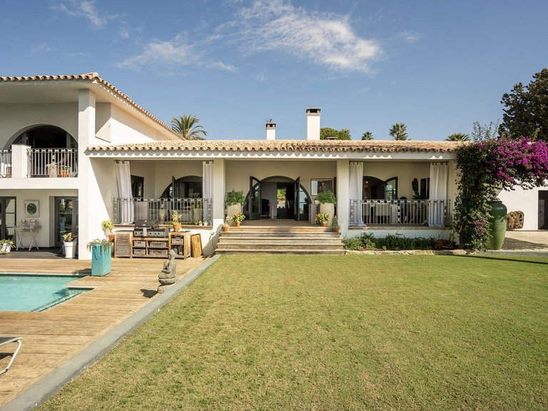 Villa for Sale in El Paraiso, Malaga 2