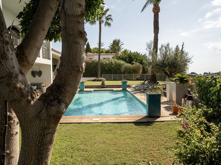 Villa for Sale in El Paraiso, Malaga 21