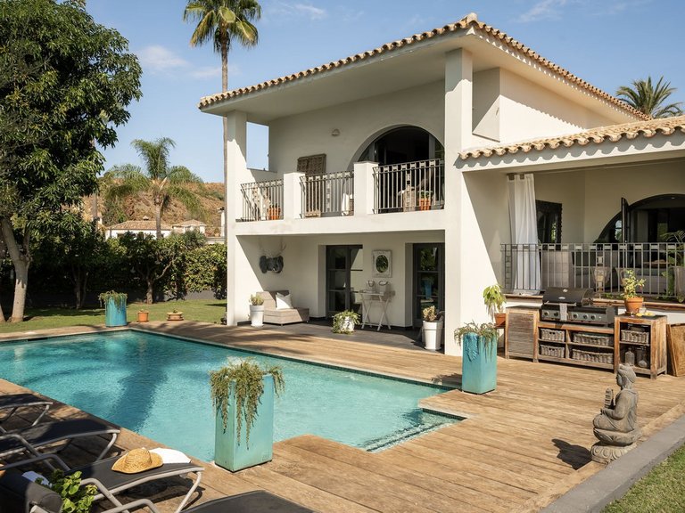 Villa for Sale in El Paraiso, Malaga 22