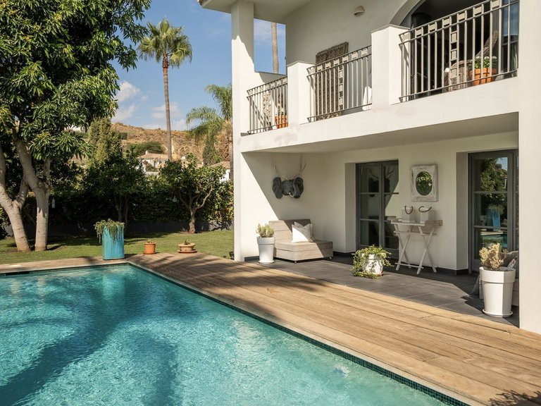 Villa for Sale in El Paraiso, Malaga 23