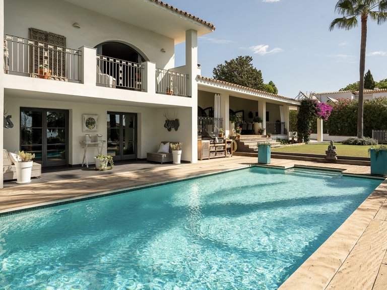 Villa for Sale in El Paraiso, Malaga 25
