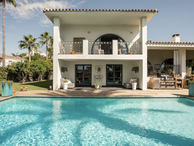 Villa for Sale in El Paraiso, Malaga 26