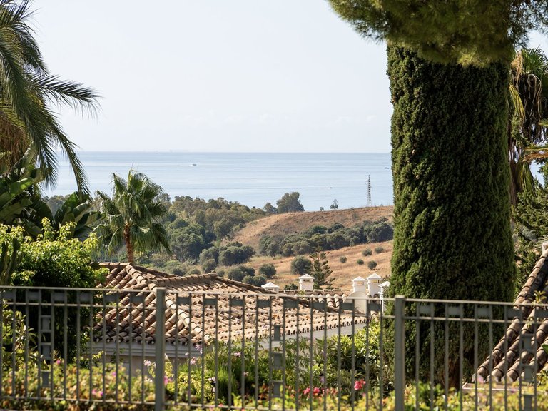 Villa for Sale in El Paraiso, Malaga 33