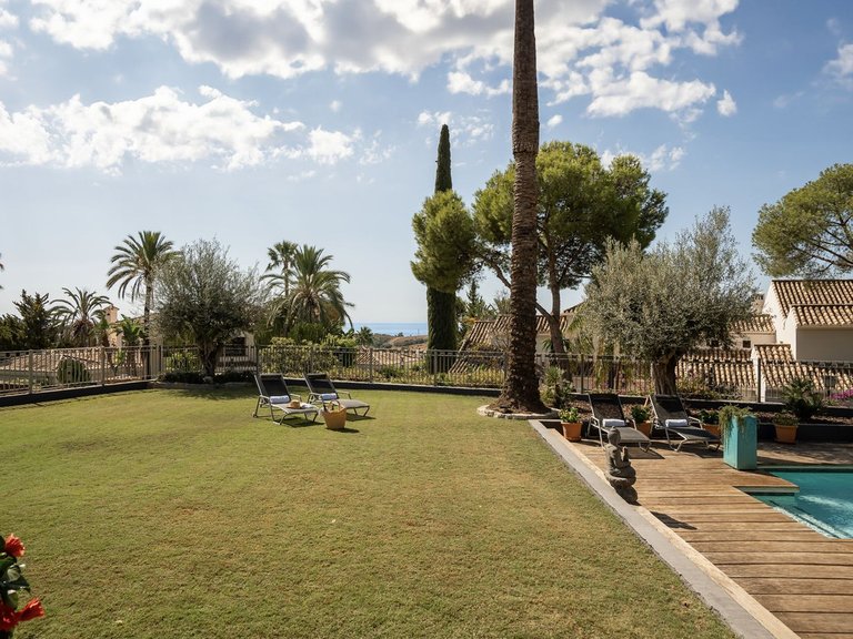 Villa for Sale in El Paraiso, Malaga 37