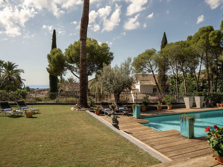 Villa for Sale in El Paraiso, Malaga 38