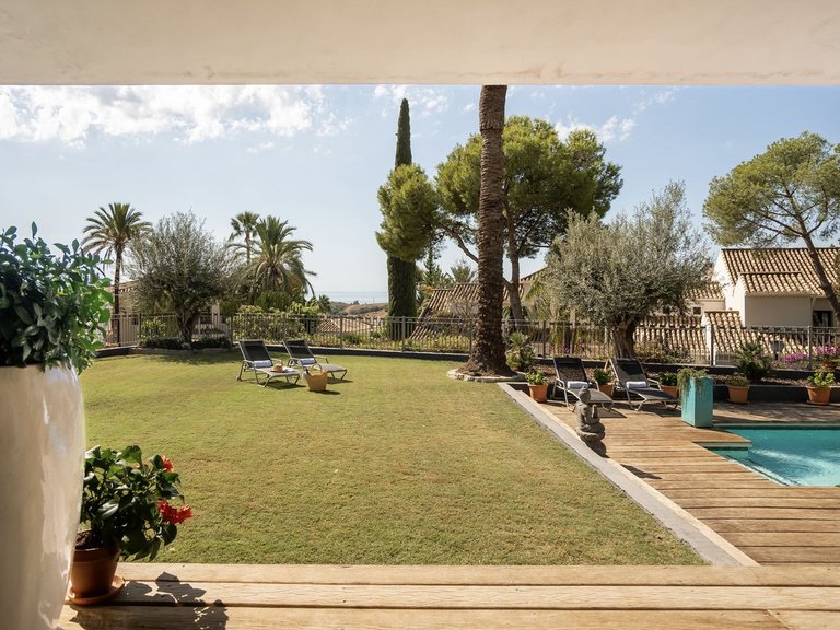 Villa for Sale in El Paraiso, Malaga 40