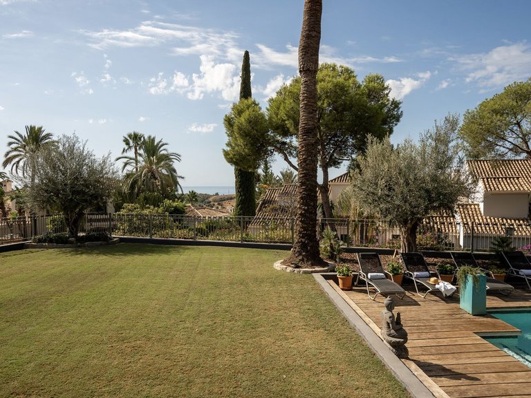 Villa for Sale in El Paraiso, Malaga 41