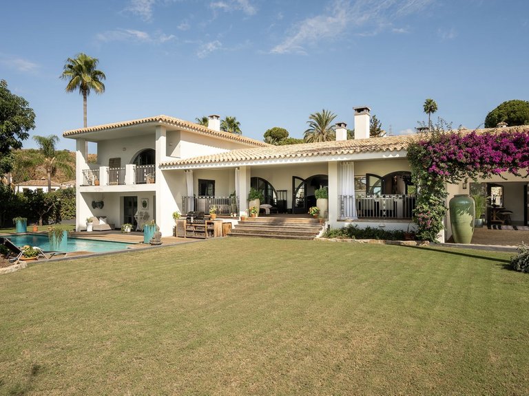 Villa for Sale in El Paraiso, Malaga 42