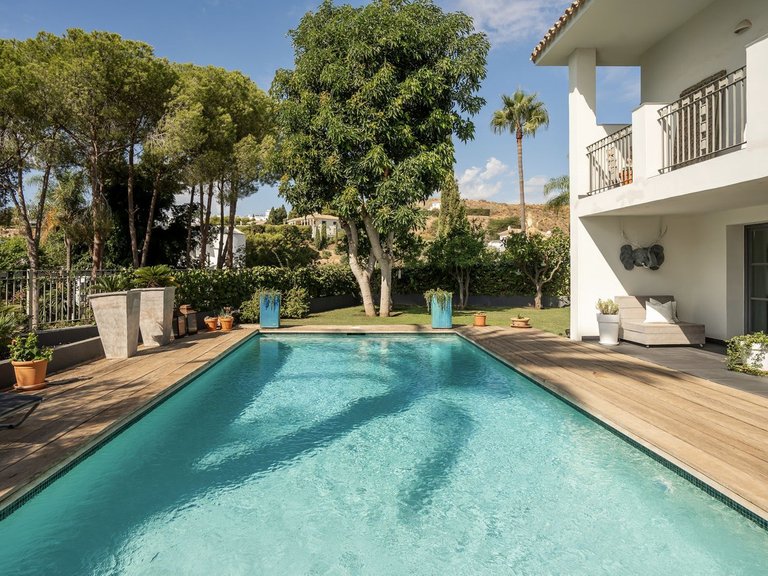 Villa for Sale in El Paraiso, Malaga 43