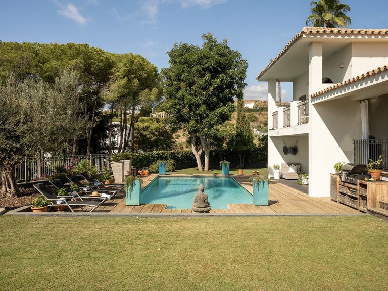 Villa for Sale in El Paraiso, Malaga 45