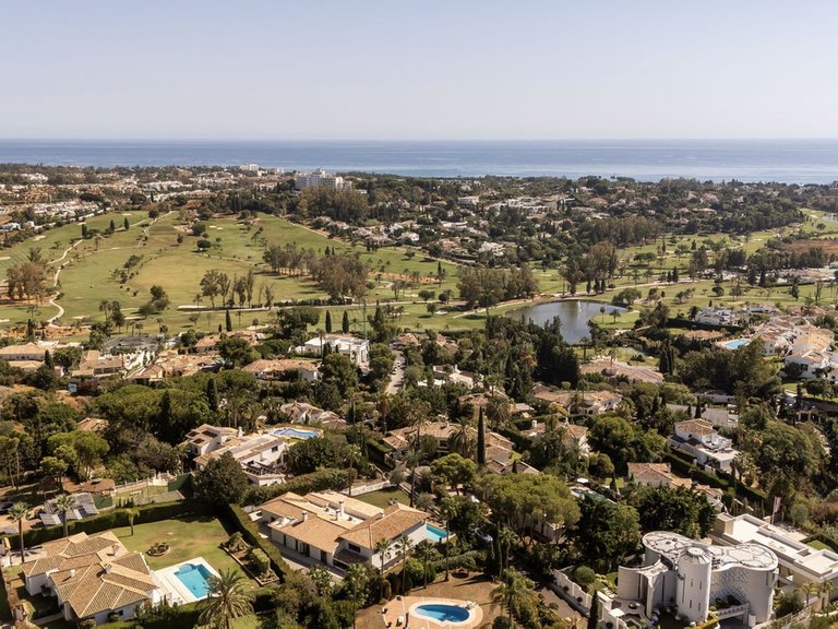 Villa for Sale in El Paraiso, Malaga 46