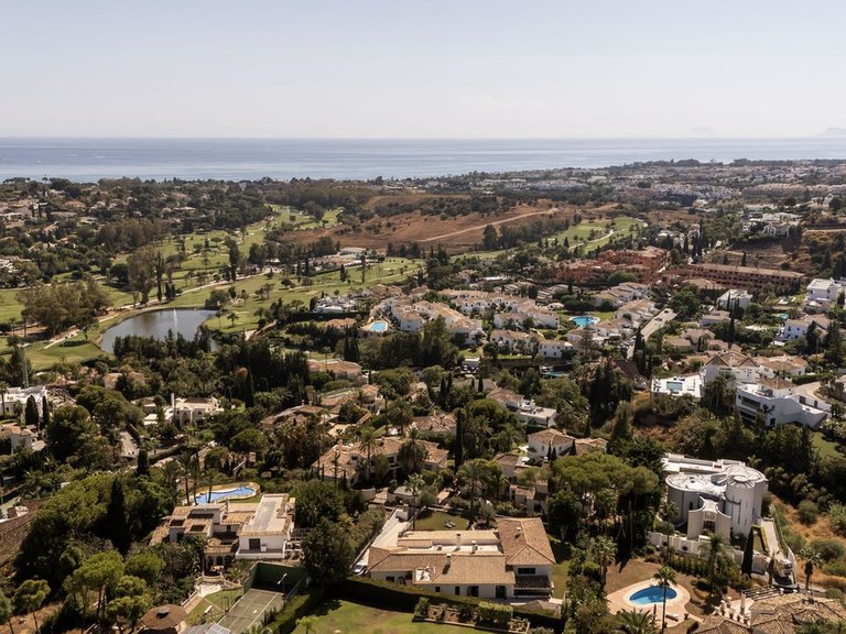 Villa for Sale in El Paraiso, Malaga 47