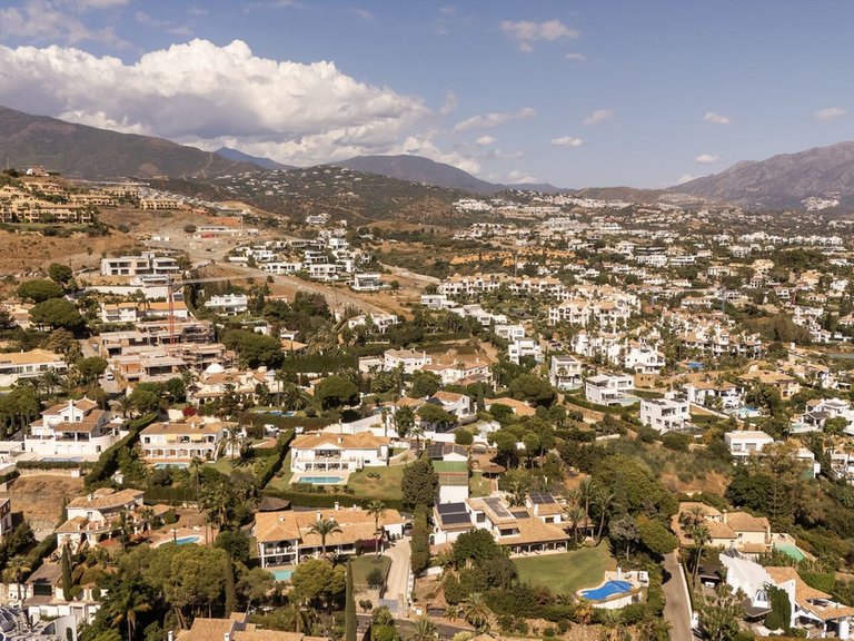 Villa for Sale in El Paraiso, Malaga 50