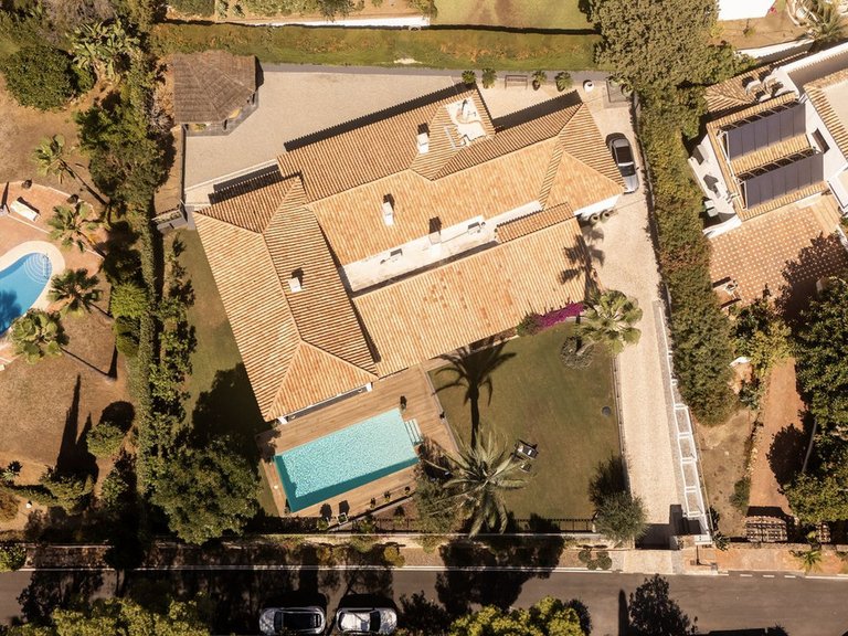 Villa for Sale in El Paraiso, Malaga 55