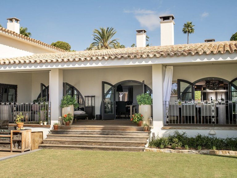 Villa for Sale in El Paraiso, Malaga 6