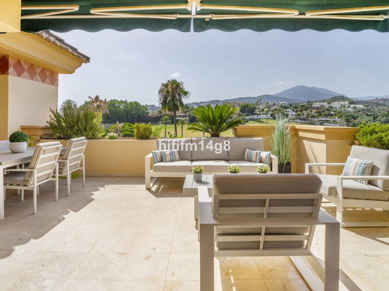 Apartment for Sale in Nueva Andalucía, Malaga 1