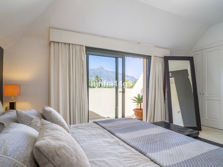 Apartment for Sale in Nueva Andalucía, Malaga 11