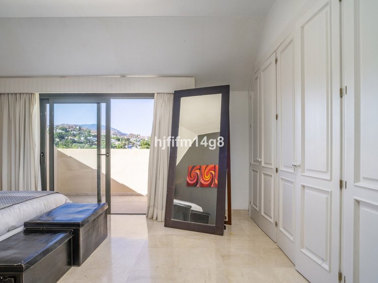 Apartment for Sale in Nueva Andalucía, Malaga 12