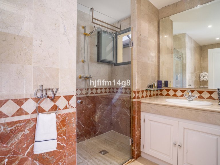 Apartment for Sale in Nueva Andalucía, Malaga 16