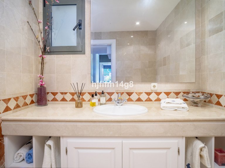 Apartment for Sale in Nueva Andalucía, Malaga 17