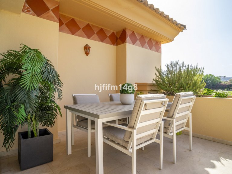 Apartment for Sale in Nueva Andalucía, Malaga 19