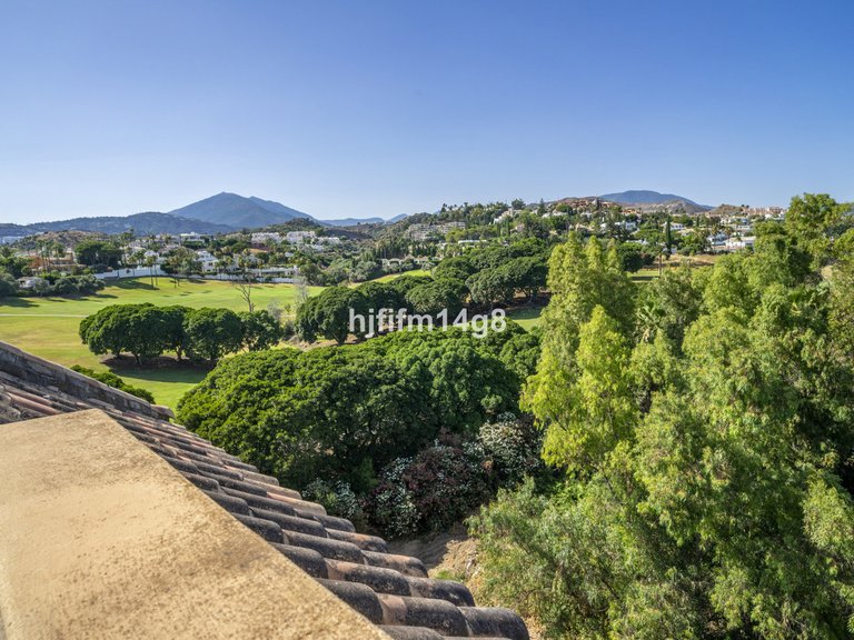 Apartment for Sale in Nueva Andalucía, Malaga 2