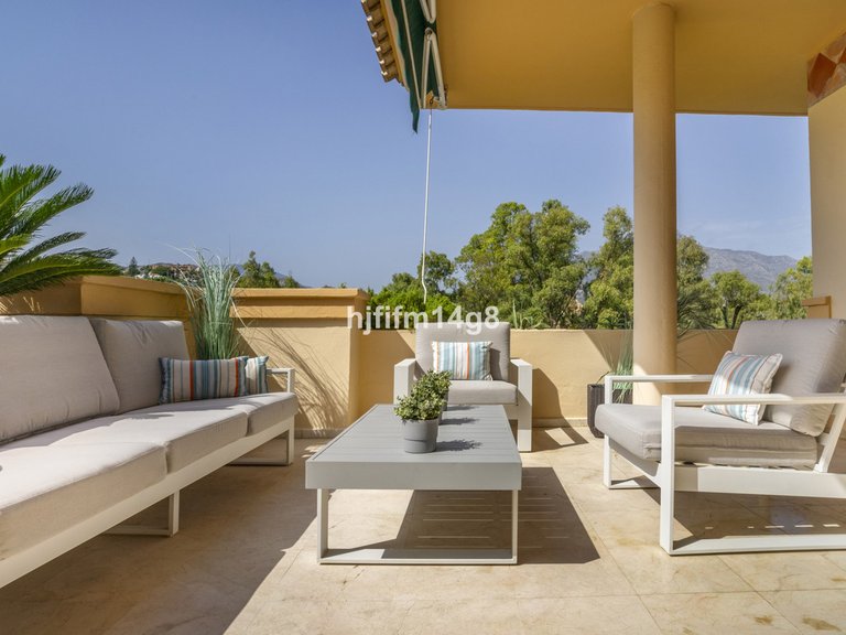Apartment for Sale in Nueva Andalucía, Malaga 20