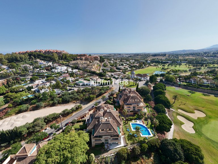 Apartment for Sale in Nueva Andalucía, Malaga 22