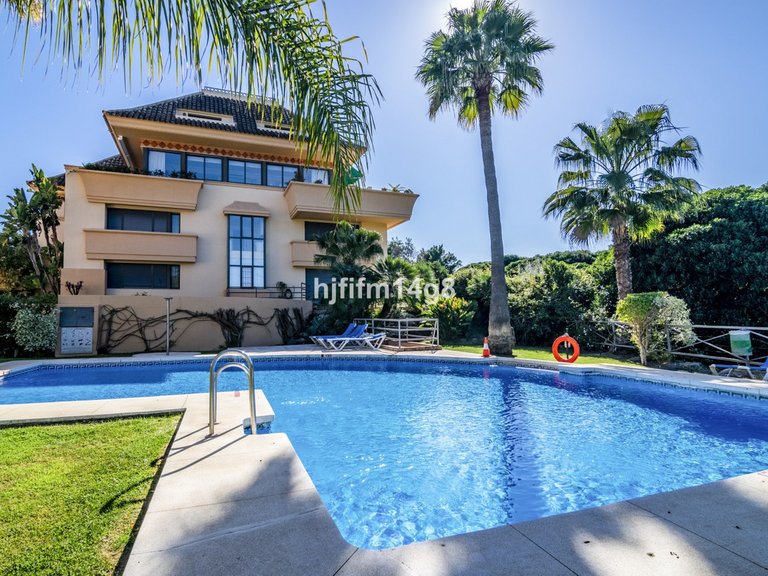 Apartment for Sale in Nueva Andalucía, Malaga 27