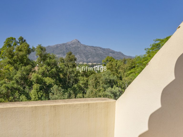 Apartment for Sale in Nueva Andalucía, Malaga 30