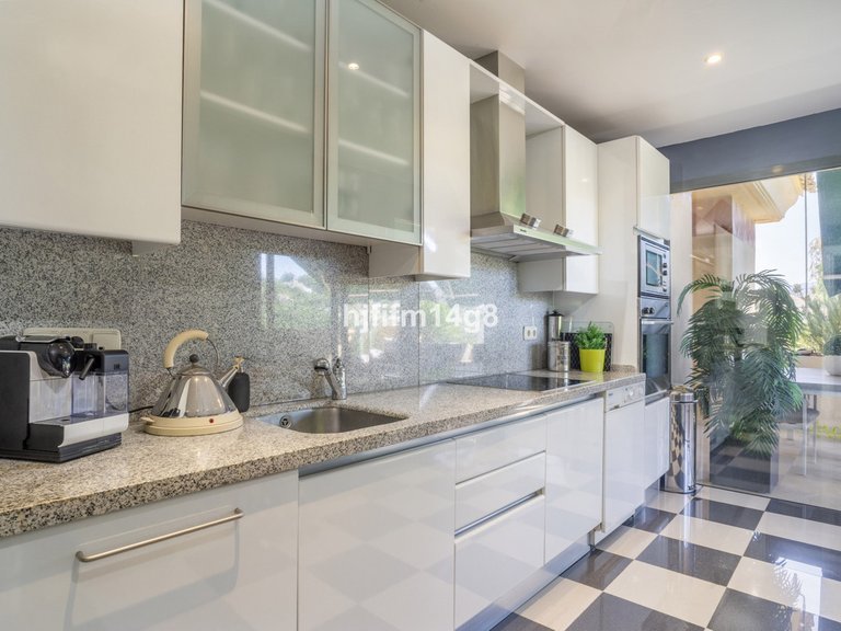 Apartment for Sale in Nueva Andalucía, Malaga 8