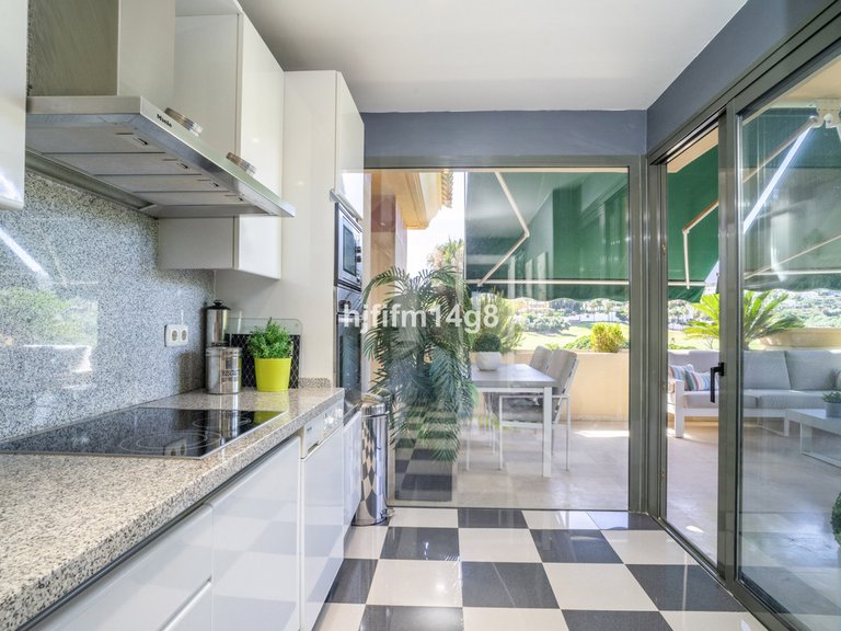 Apartment for Sale in Nueva Andalucía, Malaga 9