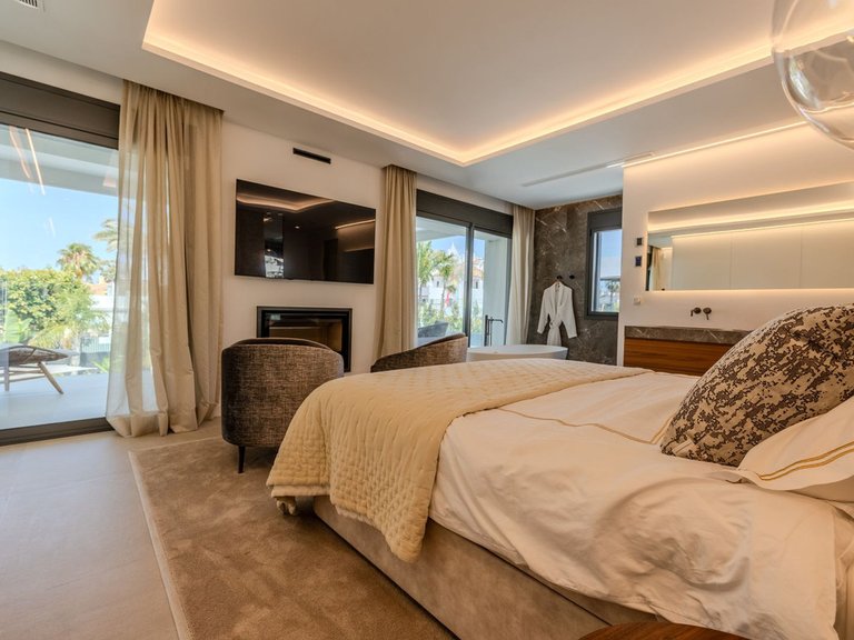 Villa for Sale in Puerto Banús, Malaga 28