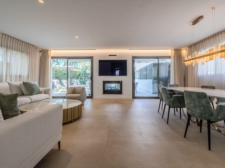 Villa for Sale in Puerto Banús, Malaga 3