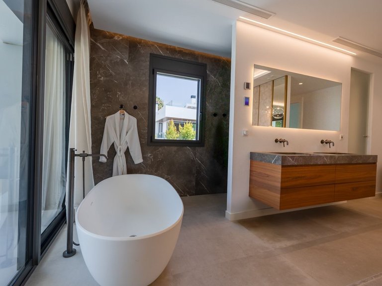 Villa for Sale in Puerto Banús, Malaga 31