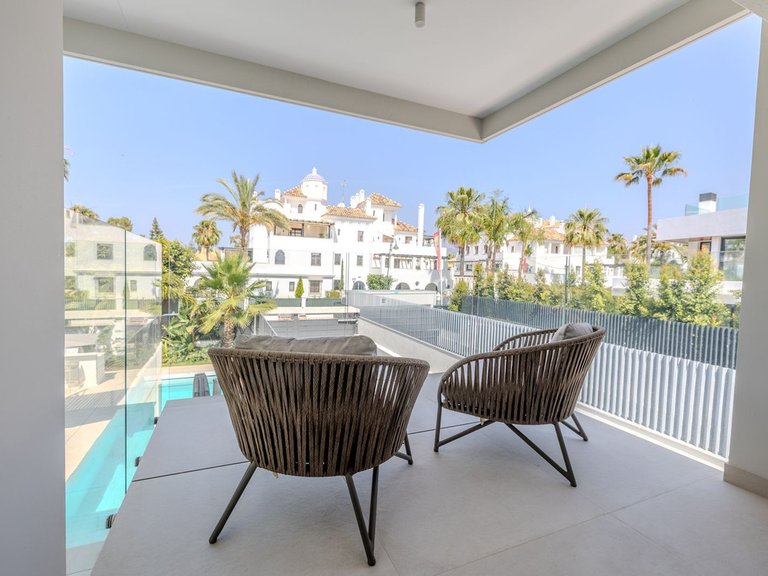 Villa for Sale in Puerto Banús, Malaga 35