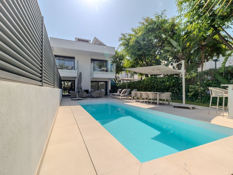 Villa for Sale in Puerto Banús, Malaga 38
