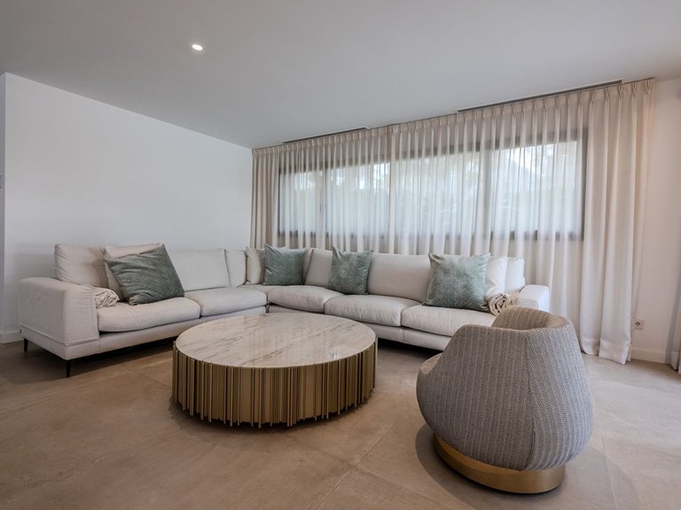 Villa for Sale in Puerto Banús, Malaga 4